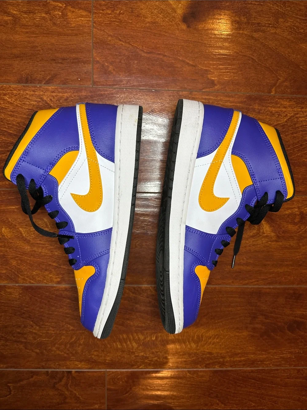 Nike Air Jordan 1 Mid Lakers Purple Gold Men’s Size 9 DQ8426-517